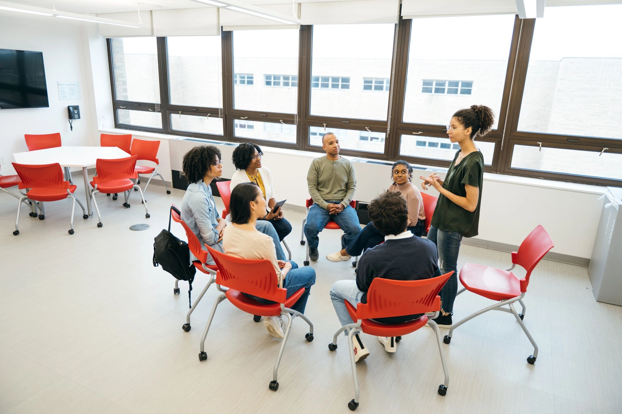 Group support session in a calm educational setting